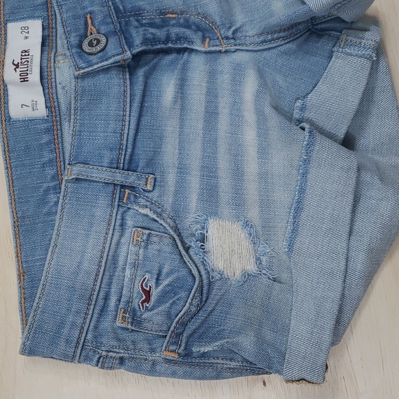 🎀🎀 2 pairs of Hollister jean shorts - Picture 3 of 12
